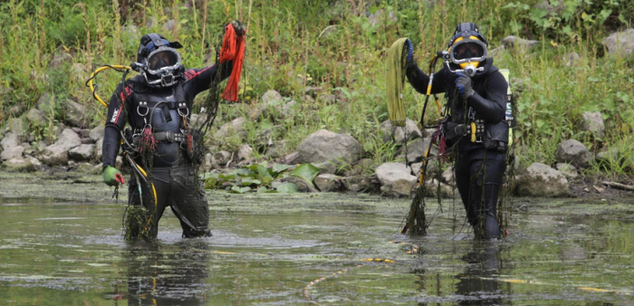 mussels and divers