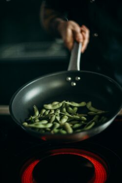 Convenience at a Cost: Unveiling PFAS in Our Nonstick Cookware